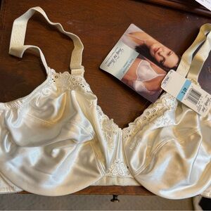 Vanity Fair Women's Ivory Satin Lace Bra 40C